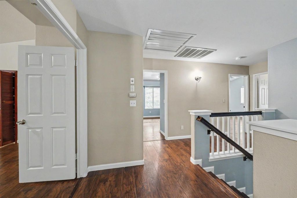 Image 18 of property listing at 2055 Bedford Avenue, Clovis, CA 93611