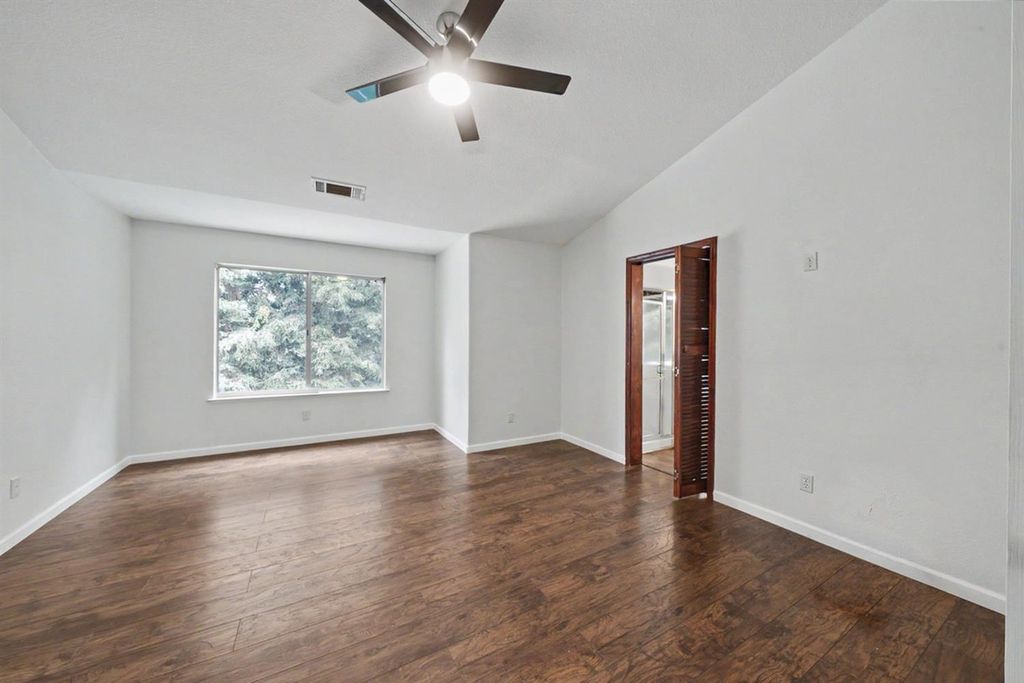 Image 19 of property listing at 2055 Bedford Avenue, Clovis, CA 93611