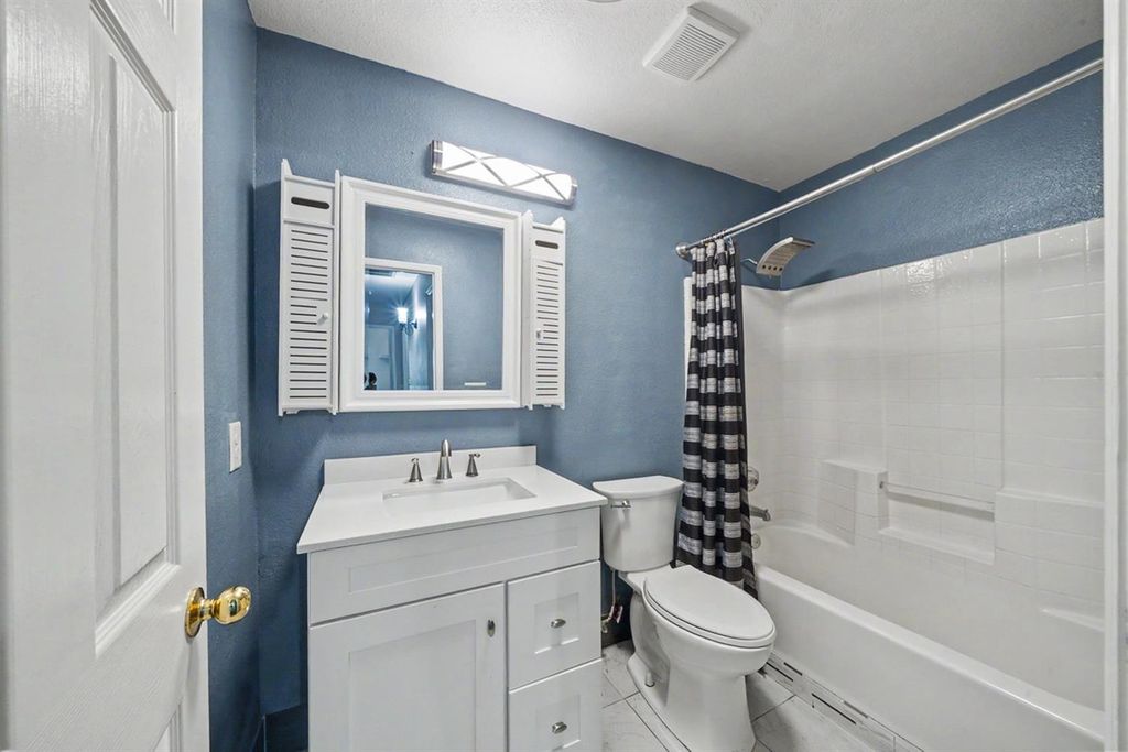 Image 23 of property listing at 2055 Bedford Avenue, Clovis, CA 93611