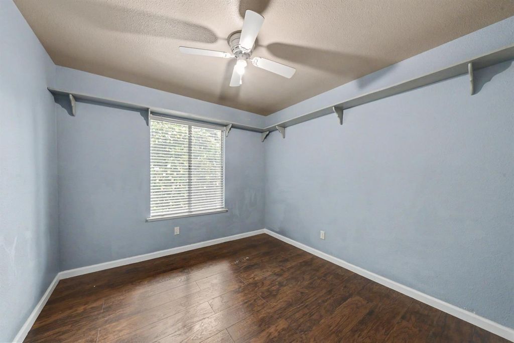 Image 24 of property listing at 2055 Bedford Avenue, Clovis, CA 93611