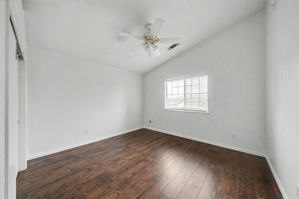Image 25 of property listing at 2055 Bedford Avenue, Clovis, CA 93611
