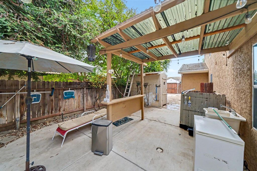 Image 29 of property listing at 2055 Bedford Avenue, Clovis, CA 93611