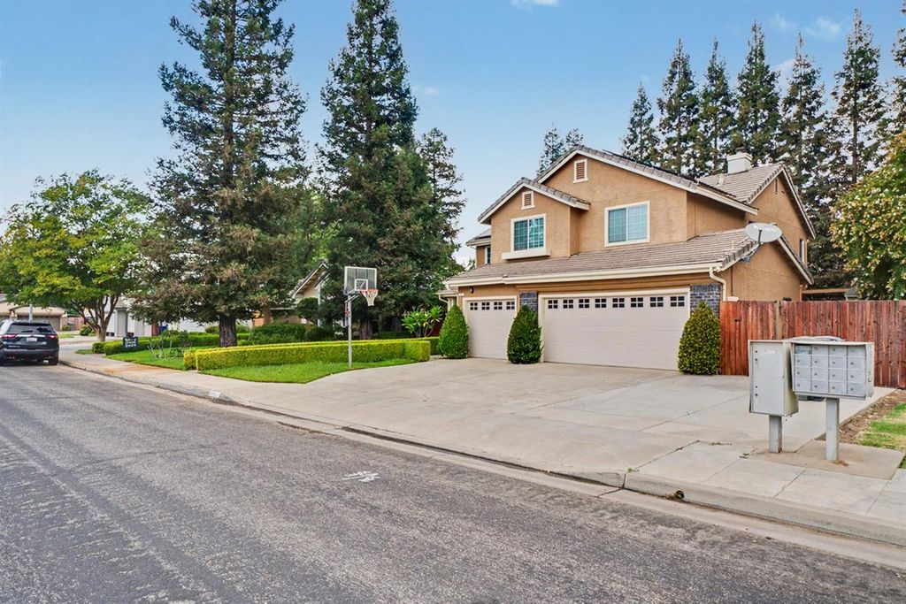 Image 31 of property listing at 2055 Bedford Avenue, Clovis, CA 93611