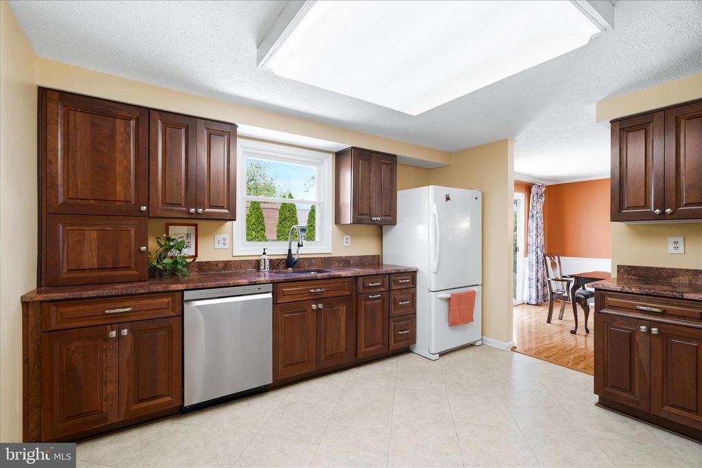 Image 10 of property listing at 1323 BUTTERFLY LN, Frederick, MD 21703