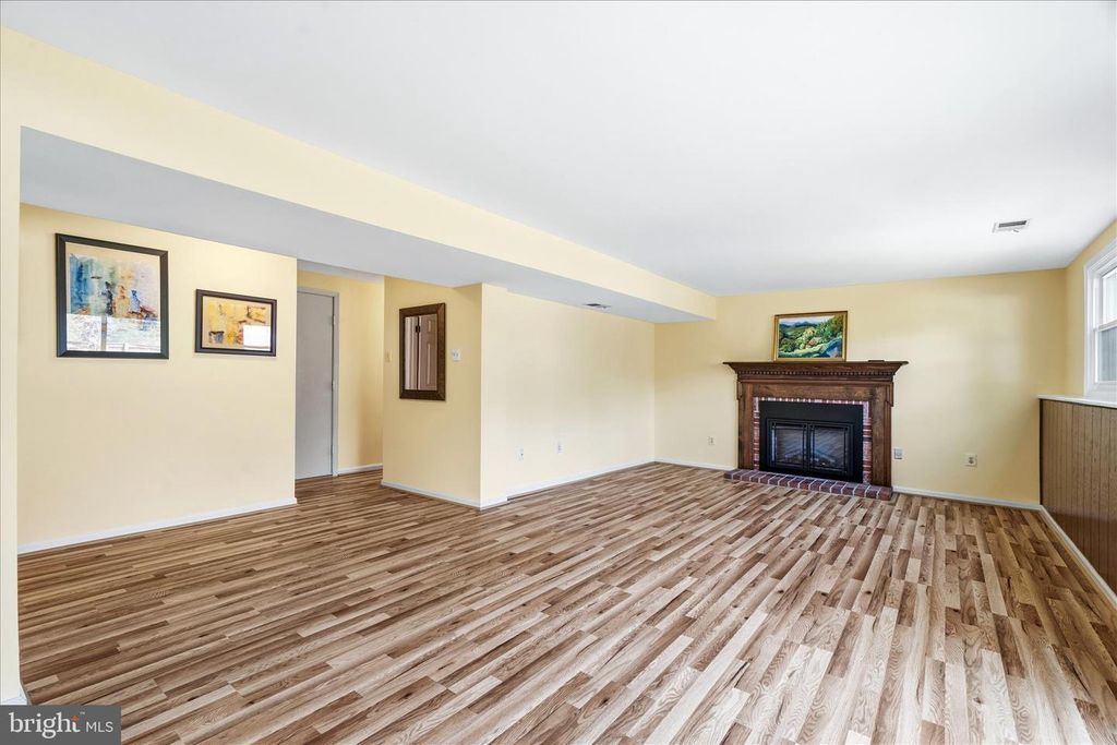 Image 16 of property listing at 1323 BUTTERFLY LN, Frederick, MD 21703