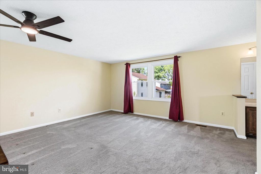 Image 19 of property listing at 1323 BUTTERFLY LN, Frederick, MD 21703