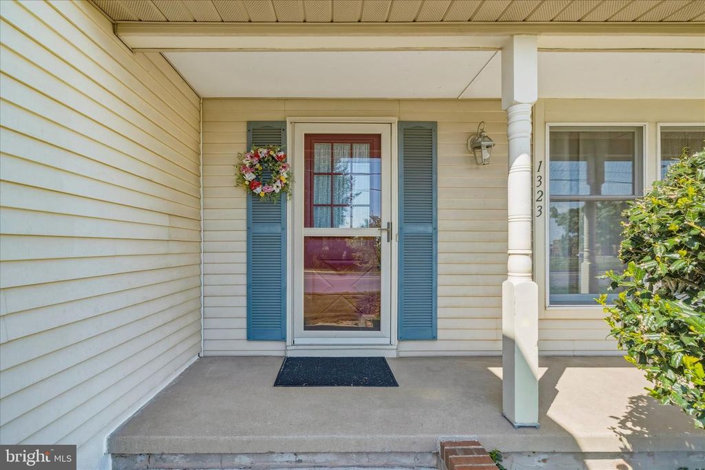 Image 2 of property listing at 1323 BUTTERFLY LN, Frederick, MD 21703