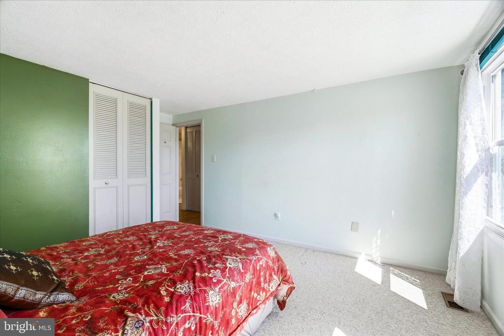 Image 23 of property listing at 1323 BUTTERFLY LN, Frederick, MD 21703