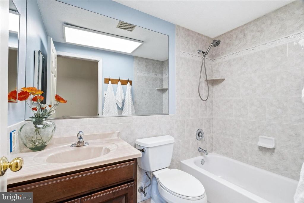 Image 24 of property listing at 1323 BUTTERFLY LN, Frederick, MD 21703