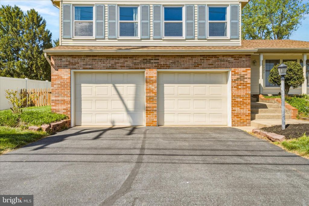 Image 38 of property listing at 1323 BUTTERFLY LN, Frederick, MD 21703