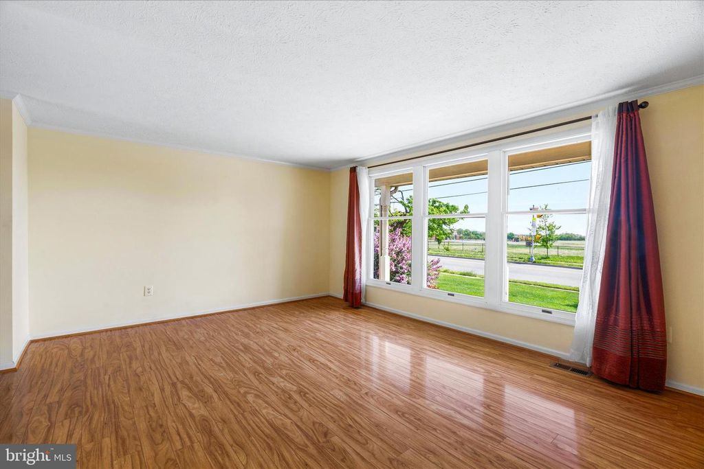 Image 4 of property listing at 1323 BUTTERFLY LN, Frederick, MD 21703