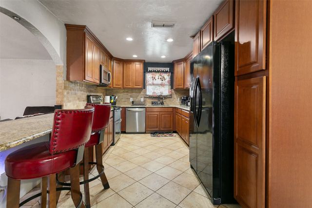 6608 Mccoy Court, Watauga, TX 76148