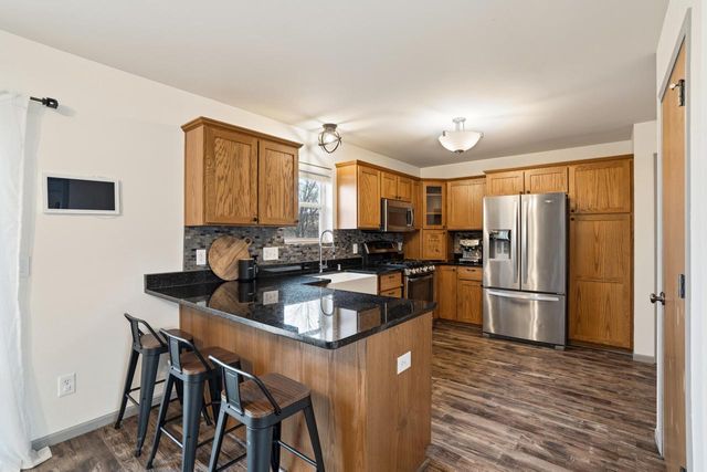 305 Skyland WAY, Deerfield, WI 53531