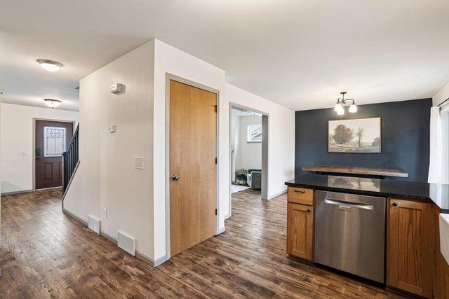 305 Skyland WAY, Deerfield, WI 53531