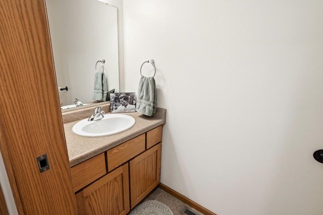 305 Skyland WAY, Deerfield, WI 53531