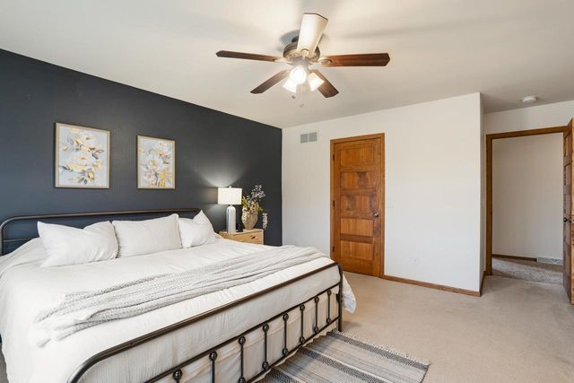 305 Skyland WAY, Deerfield, WI 53531