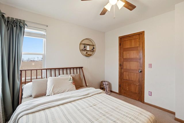 305 Skyland WAY, Deerfield, WI 53531