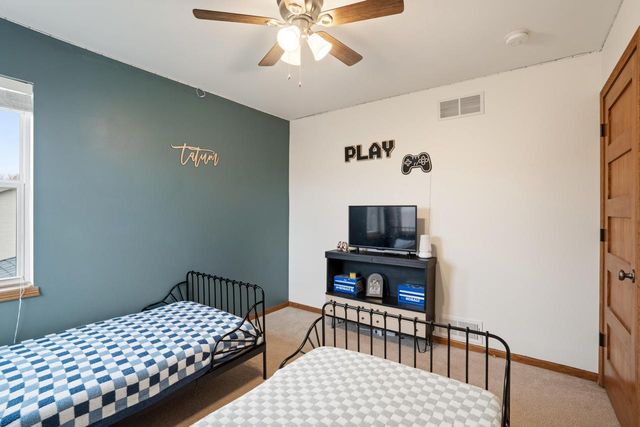 305 Skyland WAY, Deerfield, WI 53531