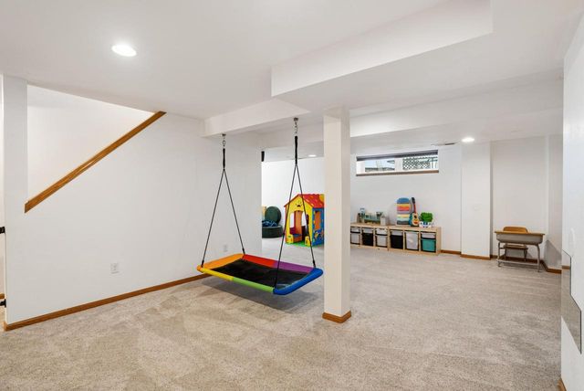 305 Skyland WAY, Deerfield, WI 53531