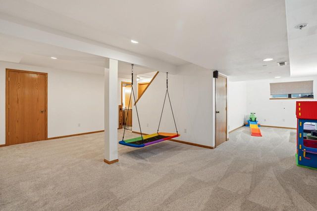 305 Skyland WAY, Deerfield, WI 53531