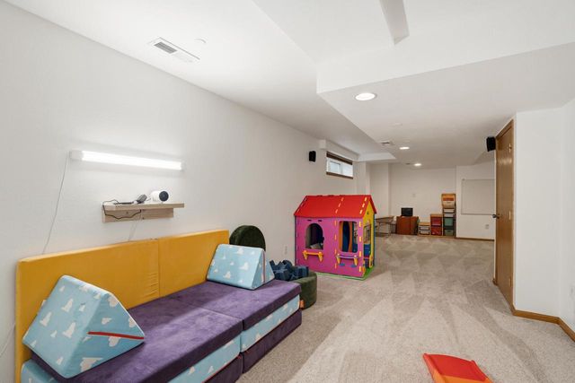 305 Skyland WAY, Deerfield, WI 53531