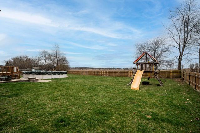 305 Skyland WAY, Deerfield, WI 53531