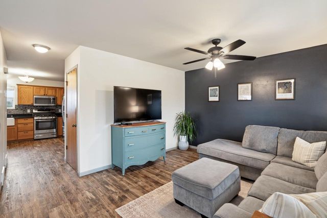 305 Skyland WAY, Deerfield, WI 53531