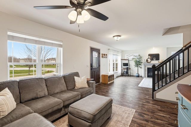 305 Skyland WAY, Deerfield, WI 53531