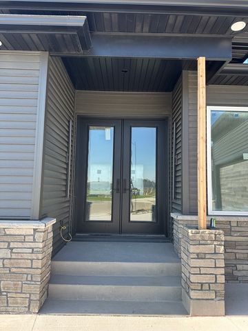 1709 KATIE Court, Davenport, IA 52807