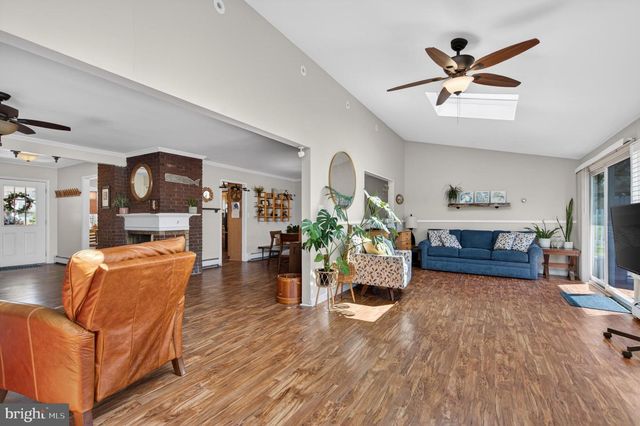 87 FLAMEHILL RD, Levittown, PA 19056