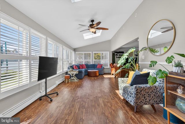 87 FLAMEHILL RD, Levittown, PA 19056