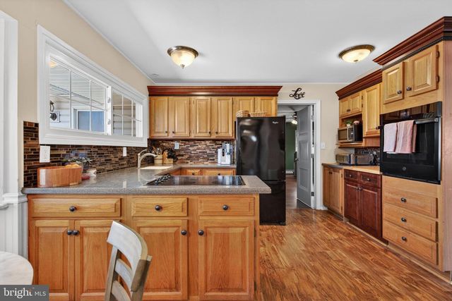 87 FLAMEHILL RD, Levittown, PA 19056