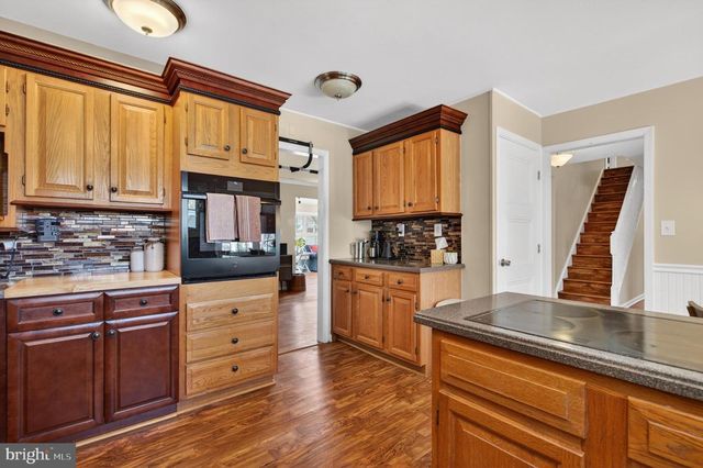 87 FLAMEHILL RD, Levittown, PA 19056