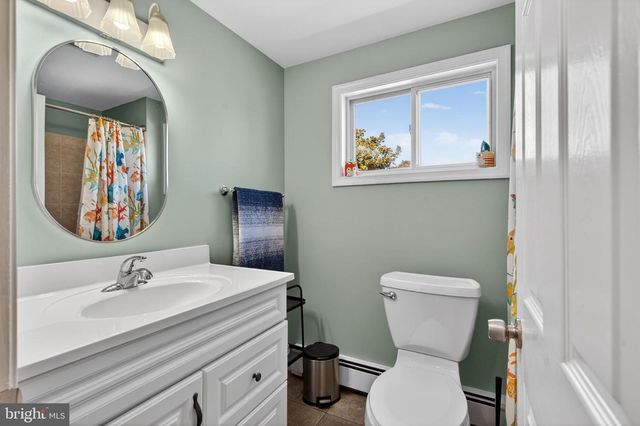 87 FLAMEHILL RD, Levittown, PA 19056
