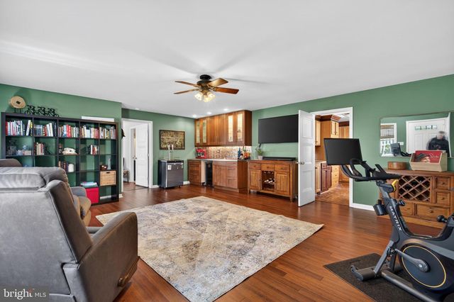 87 FLAMEHILL RD, Levittown, PA 19056