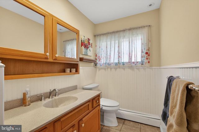 87 FLAMEHILL RD, Levittown, PA 19056