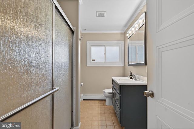 87 FLAMEHILL RD, Levittown, PA 19056