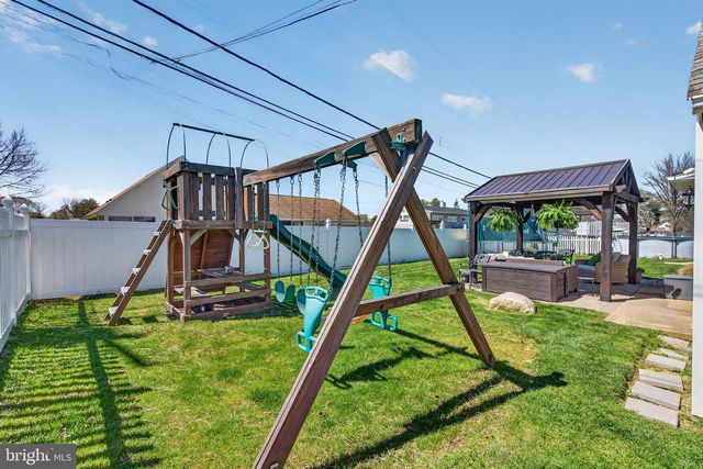 87 FLAMEHILL RD, Levittown, PA 19056