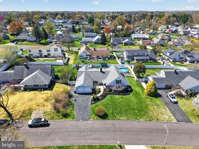 87 FLAMEHILL RD, Levittown, PA 19056
