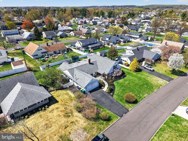 87 FLAMEHILL RD, Levittown, PA 19056