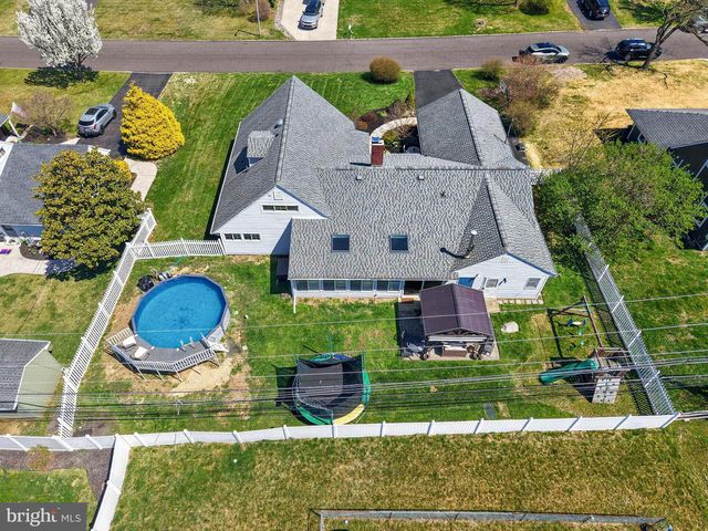 87 FLAMEHILL RD, Levittown, PA 19056