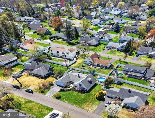 87 FLAMEHILL RD, Levittown, PA 19056