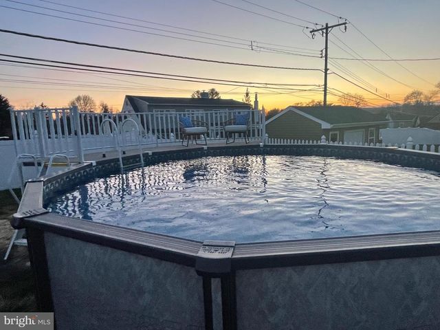 87 FLAMEHILL RD, Levittown, PA 19056