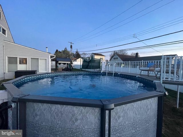87 FLAMEHILL RD, Levittown, PA 19056