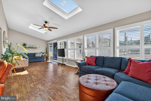 87 FLAMEHILL RD, Levittown, PA 19056