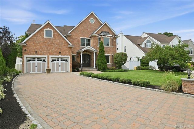 4 Corin Court, Syosset, NY 11791
