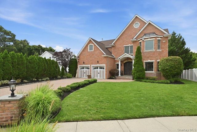 4 Corin Court, Syosset, NY 11791