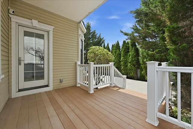 4 Corin Court, Syosset, NY 11791