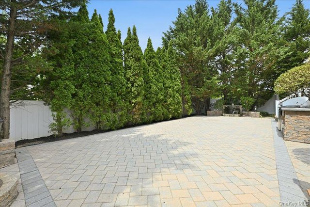 4 Corin Court, Syosset, NY 11791