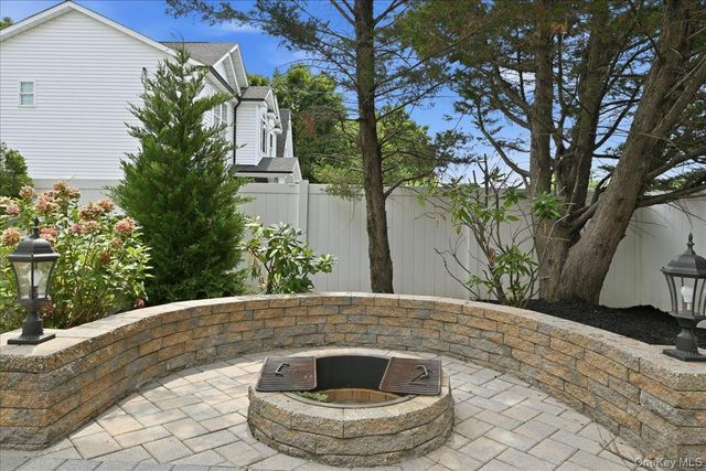 4 Corin Court, Syosset, NY 11791